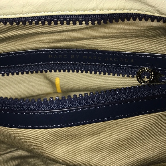 Marc by Marc Jacobs handbag - Picture 6 of 9